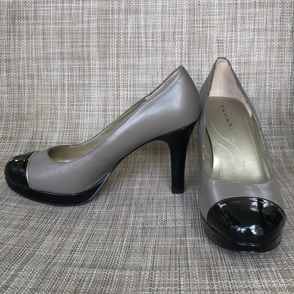 Tahari size 7 taupe/ black/ gold pump heel shoe.